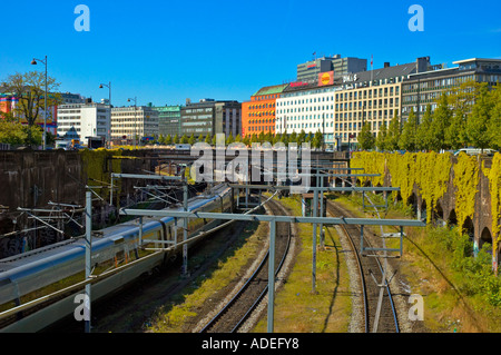 Zug nähert sich Vesterport Station in Mitteleuropa Kopenhagen Dänemark Stockfoto