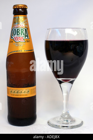 Indisches Bier Cobra Glas Rotwein Flasche Stockfoto