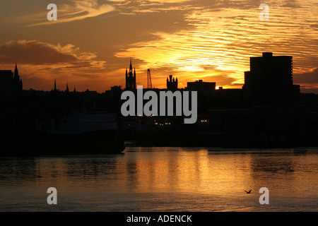 Hafen Sie bei Aberdeen, Scotland, UK, gesehen bei Sonnenuntergang Stockfoto