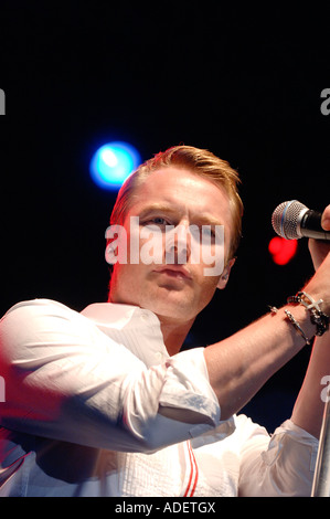 Ronan Keating führt auf der Bühne. Bild von Jim Holden. Stockfoto