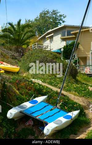 Segelboot am Strand von Fischer-Bucht in der Nähe von Laguna Beach Kalifornien Stockfoto