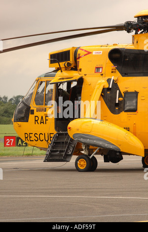 Royal Air Force Westland Sea King HAR 3 Suche und Rettung Hubschrauber mit Cockpit-Tür offen Stockfoto