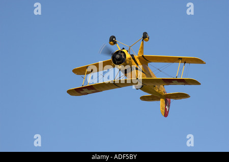 Bücker BU133 Jungmeister U-99 RV G-AXMT im Flug am Breighton Flugplatz, West Yorkshire, England Stockfoto