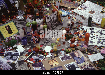 George Harrison-Denkmal am Strawberry Fields in New York City nach seinem Tod im Jahr 2001 Stockfoto