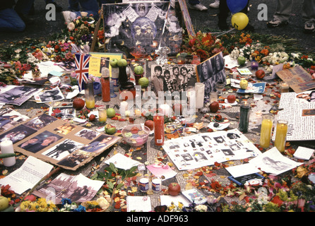 George Harrison-Denkmal am Strawberry Fields in New York City nach seinem Tod im Jahr 2001 Stockfoto