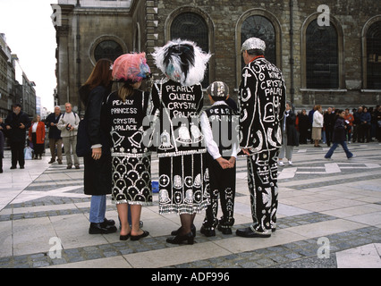 Pearly Kings und Queens in der Guildhall in London Stockfoto