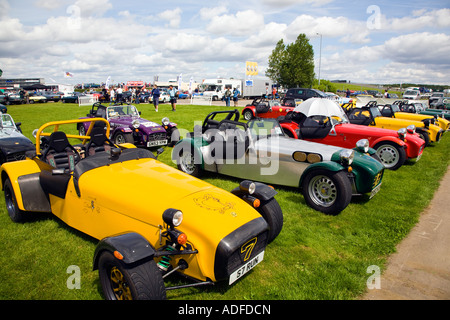 Anzeige von Caterham Cars bei einer Oldtimer-Show in Halle Zustand. Silverstone 2007 Stockfoto