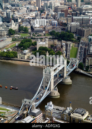 Luftaufnahme des Tower of London und Tower Bridge. Stockfoto