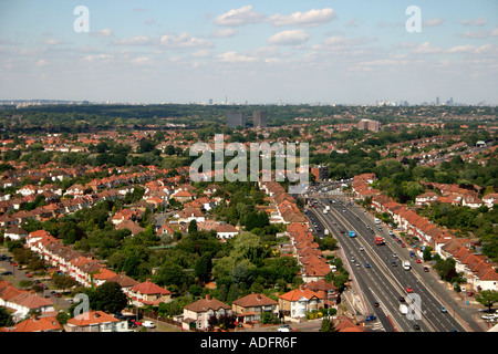 Die geschäftigen A3 Trunk Road in London City of London und Canary Wharf in Ferne Luftbild Stockfoto