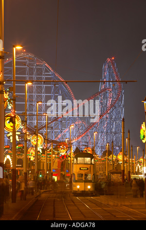 Blackpool Ablichtungen mit den Big One Pepsi Max big Dipper auf Vergnügen Strand Lancashire Stockfoto