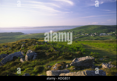 Ein Blick auf das Meer und Llangennith, Gower, Wales. VEREINIGTES KÖNIGREICH. Stockfoto
