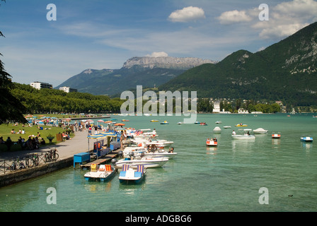 Frankreich Haute Savoie Annecy Lac d Annecy und Champ de Mars Stockfoto