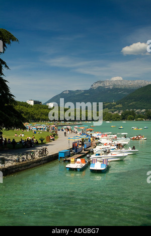 Frankreich Haute Savoie Annecy Lac d Annecy und Champ de Mars Stockfoto