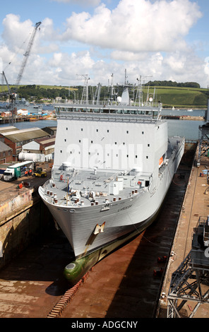 RFA Largs Bay in einem Trockendock in Pendennis Shipyard in Falmouth, Cornwall, England. Stockfoto