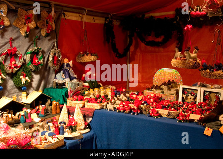 Europa Finnland Helsinki das open Air St. Thomas Weihnachtsmarkt auf der Esplanadi Wolle Weihnachten Ornamente in zig Formen, St Thomas Christmas market Stockfoto