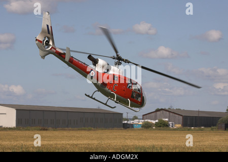 Westland Aerospatiale Gazelle HT-3 XW858 C G-Massenspeicher im Flug am Breighton Flugplatz West Yorkshire Stockfoto