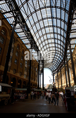 Innenaufnahme des Hays Galleria auf Hays Wharf am Süden bank London England uk Europa Stockfoto