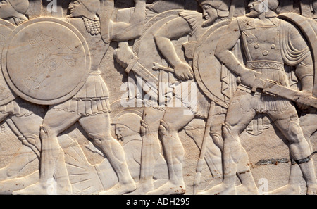 Denkmäler von THE PASS 04 300 Spartaner Flachrelief übergeben perschische Griechenlands THIS IS 1 4 ähnliche Bilder und 1 von 200 Gesamt Bilder Stockfoto