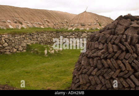 Strohgedeckten Crofts im historischen Blackhouse Dorf am Gearranan