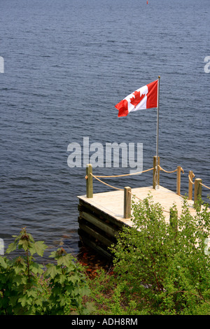 Kanadische Flagge am Steg, Nova Scotia, Kanada, Nordamerika.   Foto: Willy Matheisl Stockfoto