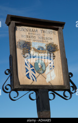 Burnham Thorpe Ortsschild erinnert an Nelsons Geburt hier im Jahre 1758 Stockfoto