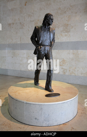 John Lennon-Statue am Flughafen Liverpool UK Stockfoto