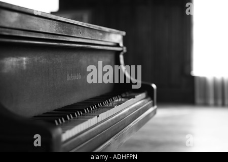 altes Klavier in Pflaume Obstgarten Herrenhaus Cumberland Island National Seashore Georgien Stockfoto