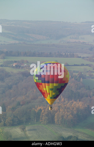 Luftaufnahme von einem Heißluftballon im Flug Stockfoto