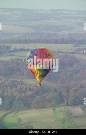 Luftaufnahme von einem Heißluftballon im Flug Stockfoto