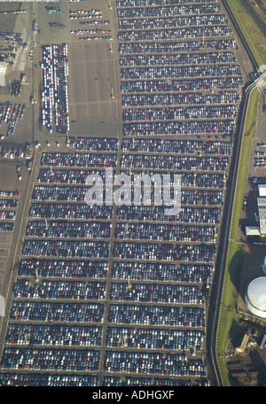 Luftaufnahme von importierten Autos geparkt in Sheerness Docks in Kent Stockfoto