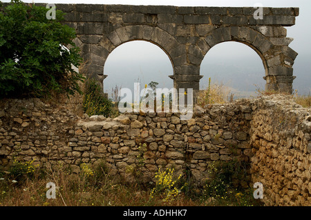 Bögen in der antiken römischen Stadt Volubilis Zerhoun Gebirgsmassiv Marokkos Stockfoto