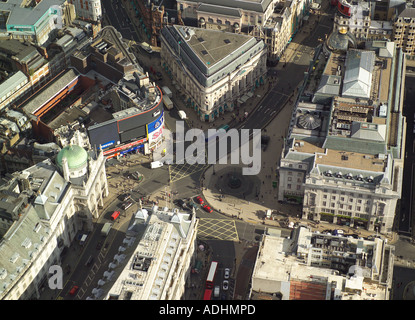 Luftaufnahme des Piccadilly Circus mit der Statue des Eros in Londons West End Stockfoto