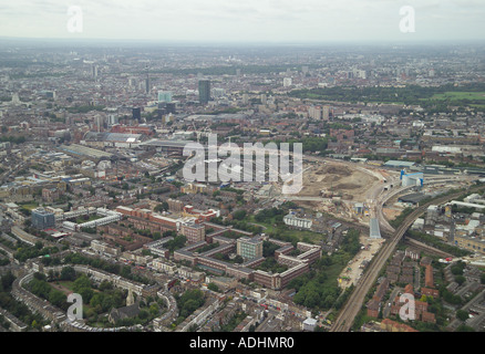 Luftbild von der Entwicklung im Norden von Kings Cross Station in London mit Thornhill Square im Vordergrund Stockfoto