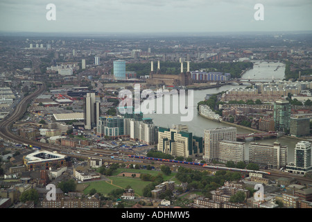 Luftaufnahme des MI6 Headquarters in Vauxhall Cross in London. Battersea Power Station, Nine Elms und Pimlico ist ebenfalls vorhanden Stockfoto