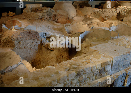 Frankreich Marseille Museum der römischen Docks riesige Dolia Speicherung Gläser aus der Römerzeit in-situ Stockfoto