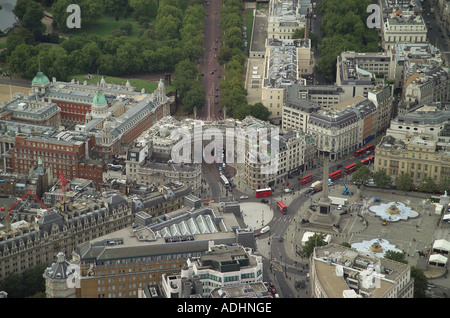 Luftaufnahme der Admiralty Arch und Nelson Säule auf dem Trafalgar Square in London. Auch kennzeichnend der erste Seelord Residenz Stockfoto