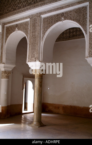 Bögen in Ben Youssef Medersa koranische Schule Maghreb Marrakesch Marokko Stockfoto