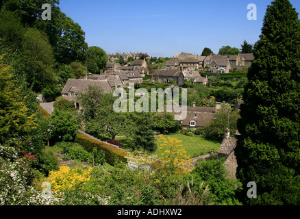 Das hübsche Dorf Bisley in den Cotswolds-England Stockfoto