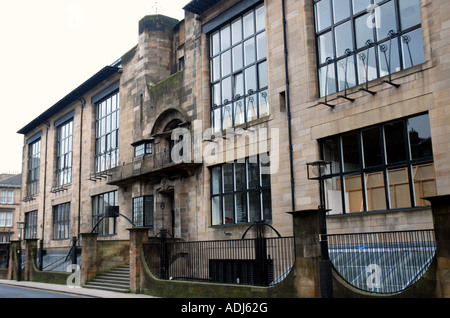 Weitwinkel-Ansicht von der Glasgow School of Art, entworfen von Charles Rennie Mackintosh. Renfrew Street, Glasgow, Schottland Stockfoto