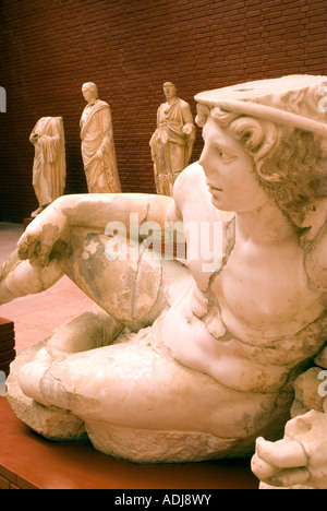 Ephesus Museum, ruhen Krieger und anderen römischen Skulptur in Seljik, Türkei Stockfoto