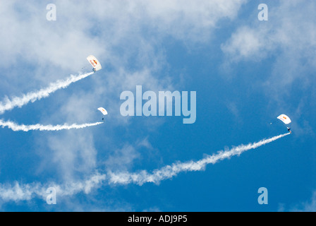 GREAT EXUMA BAHAMA GEORGE Stadt Red Bull Sky Dive Team erklingt in der Familie Island Regatta-Nationalfeiertag Stockfoto
