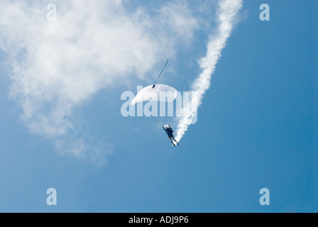 GREAT EXUMA BAHAMA GEORGE Stadt Red Bull Sky Dive Team erklingt in der Familie Island Regatta-Nationalfeiertag Stockfoto