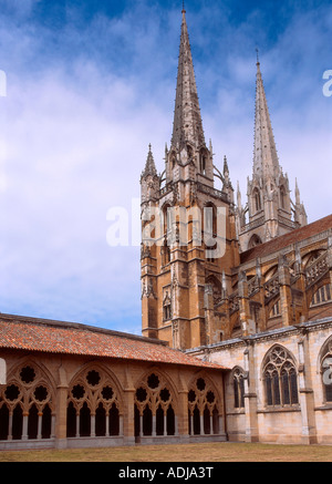 Bayonne, Aquitaine, Frankreich. Kreuzgang der Kathedrale Ste Marie (12.-13thC)- Stockfoto