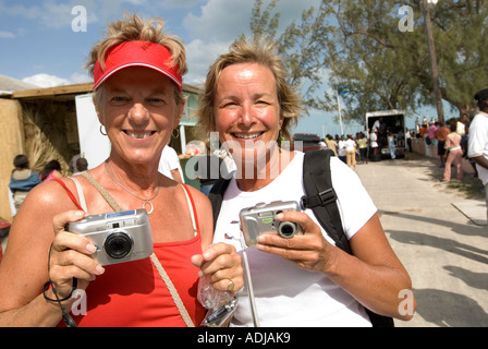 GRÖßERE EXUMA BAHAMA GEORGE TOWN Frauen Aufnahmen bei Familie Island Regatta Nationalfeiertag Stockfoto