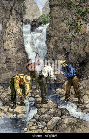 Prospektoren sie Gold in einem Strom während der California Gold Rush. Hand - farbige Holzschnitt Stockfoto