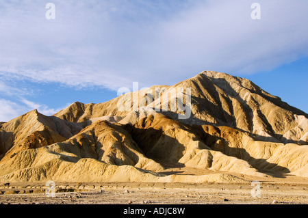 USA Kalifornien Death Valley National Park frühen Morgenlicht an Wellpappe Badlands-Landschaft am Zabriskie Point Stockfoto