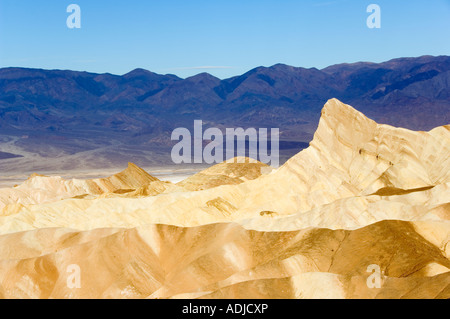 USA Kalifornien Death Valley National Park frühen Morgenlicht an Wellpappe Badlands-Landschaft am Zabriskie Point Stockfoto