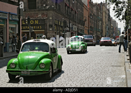 grüne Käfer taxis in Mexiko-Stadt Stadtzentrum Stockfoto