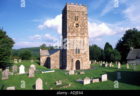 St. Peters Kirche Buckland im Moor Devon England mit meine Liebe Mutter auf dem Zifferblatt anstelle von Zahlen Stockfoto