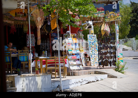 Siesta-Zeit in einen Souvenir-Shop in der Nähe Tempel des Apollo in Didim, Türkei Stockfoto